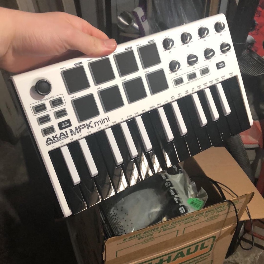 Akai MPK Mini Controller